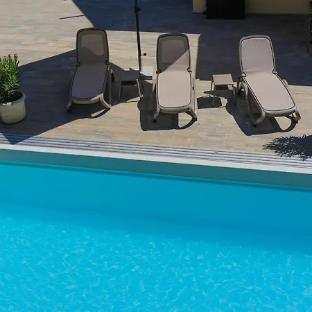 Mirage & Pool -